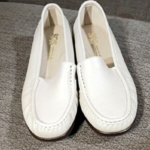 SAS Cream Leather Loafers 9 1/2 WW